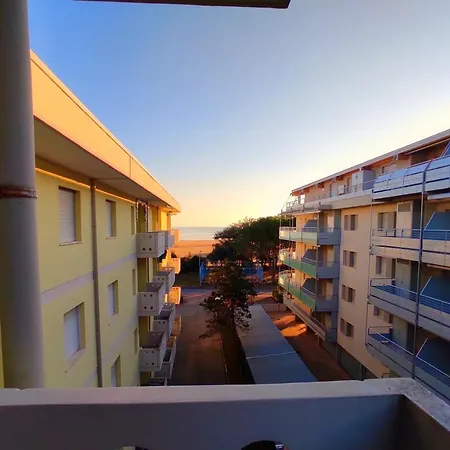 Jet Apartment *